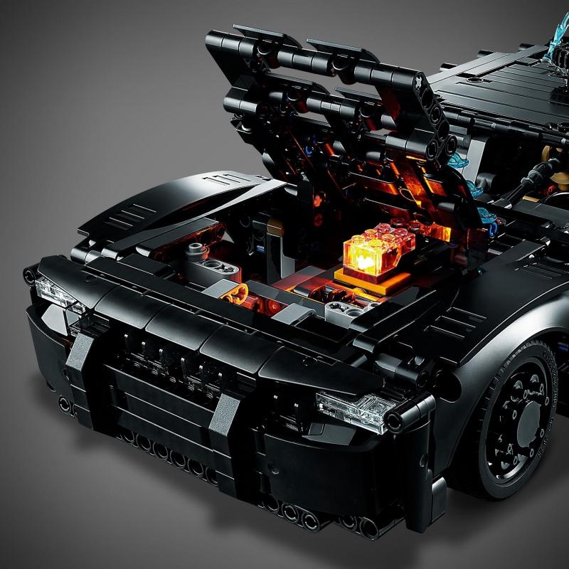 LEGO®%20Technic%20Batman%20–%20Batmobil%2042127