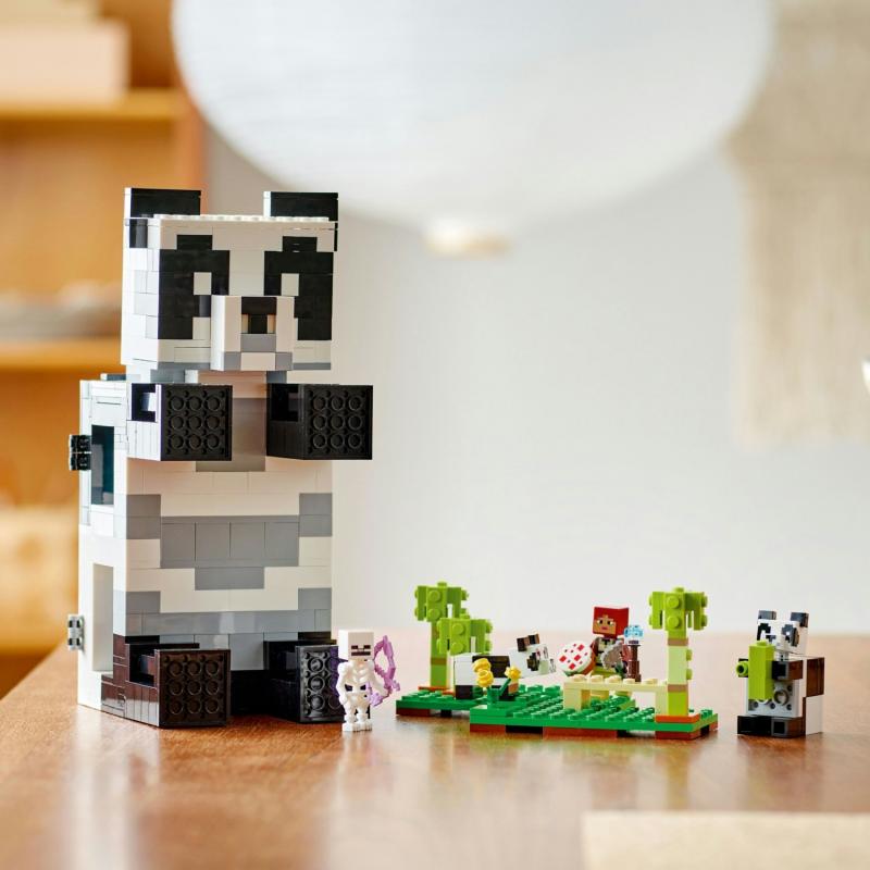 LEGO®%20Minecraft%20Panda%20Barınağı%2021245