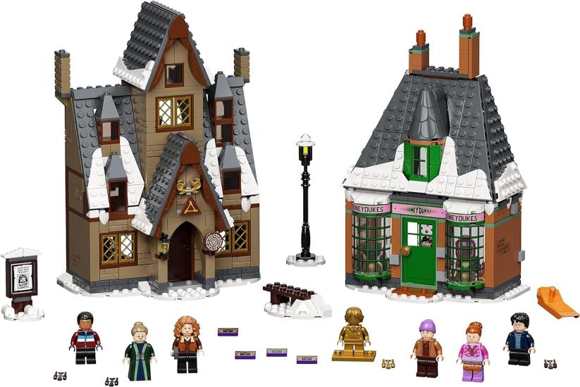 LEGO® Harry Potter™ Hogsmeade™ Köyü Ziyareti 76388- 8 Yaş ve Üzeri İçin Balyumruk Şekerci Dükkanı İçeren Koleksiyonluk Yaratıcı Oyuncak Yapım Seti (851 Parça)